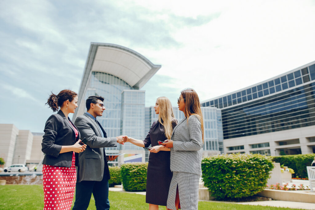 WHEN SHOULD YOU HIRE REAL ESTATE LAWYERS IN DUBAI?