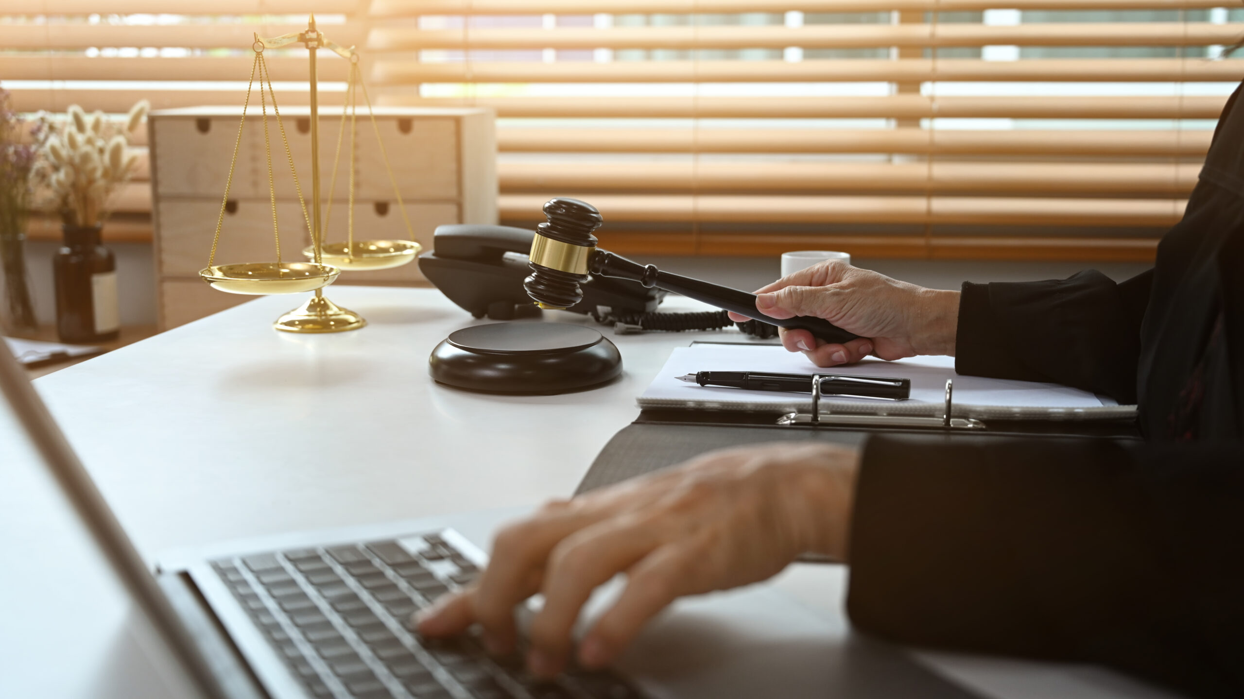 ONLINE LEGAL ADVICE VS PROFESSIONAL LEGAL ADVICE: WHAT’S THE DIFFERENCE?
